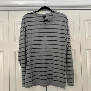 Men’s gray striped Patagonia long sleeve henley. Size M.